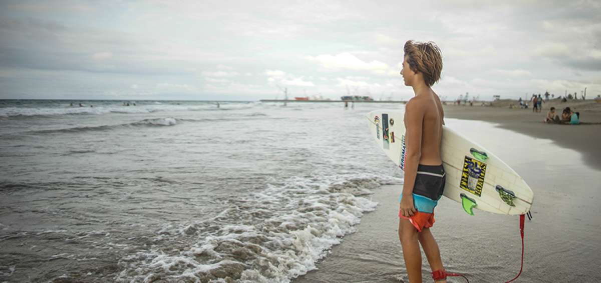 El surfista mantense Bruce Burgos es el actual campe&oacute;n nacional de las categor&iacute;as sub-14 y 16. Ser&aacute; uno de los 250 competidores presentes en la lid.