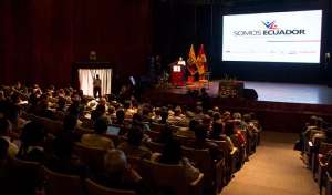 Alcaldes, prefectos y presidente de las juntas parroquiales de Ecuador se dieron cita en el auditorio del Banco Central de Cuenca para participar en el encuentro. Foto: Secretar&iacute;a Nacional de Gesti&oacute;n de la Pol&iacute;tica. 