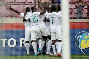 Con este triunfo Nigeria suma 3 unidades en el Grupo A y esperar&aacute; por su segundo encuentro el martes ante Chile. Foto: AFP