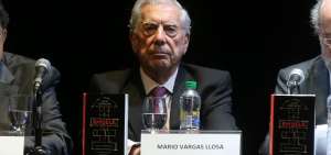 El premio Nobel de Literatura, Mario Vargas Llosa, durante la presentaci&oacute;n de la cl&aacute;sica obra latinoamericana de Julio Cort&aacute;zar.