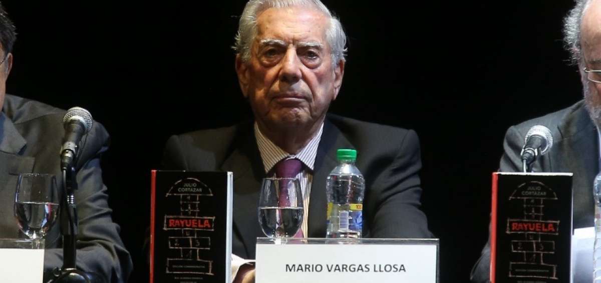 El premio Nobel de Literatura, Mario Vargas Llosa, durante la presentaci&oacute;n de la cl&aacute;sica obra latinoamericana de Julio Cort&aacute;zar.