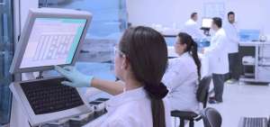 El Grupo Synlab est&aacute; presente en 40 pa&iacute;ses. En Ecuador cuenta con certificaciones ISO 15189 e ISO 9001. 