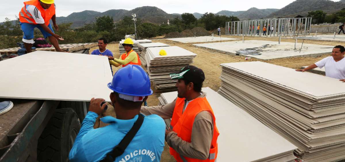A la reconstrucci&oacute;n de las zonas afectadas se ha destinado el  92% de la asignaci&oacute;n total de fondos ($ 2.410 millones).