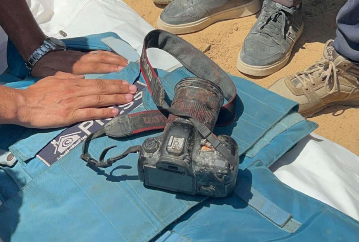 Un bombardeo israelí contra un hospital al sur de la franja de Gaza deja al menos 20 muertos, cinco de ellos son periodistas. 
