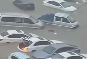 Las lluvias colapsaron drenajes y anegaron amplios sectores urbanos en Qinzhou.