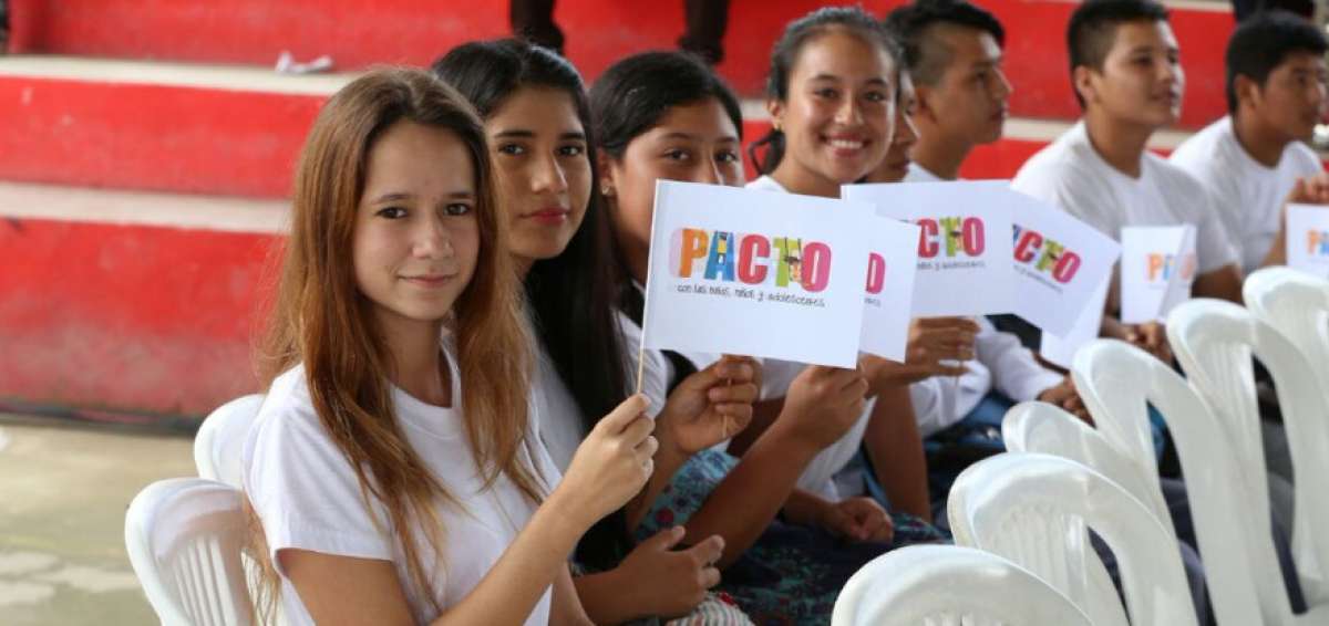 El pacto fue firmado en la Unidad Educativa del Milenio Ahuano, en Tena. 