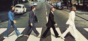 Se dijo que la famosa foto representaba un cortejo f&uacute;nebre. Que Paul estaba muerto, John era el cura, Ringo el empresario, Harrison el enterrador.