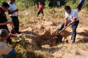 En el sitio Tijerillas, Iguala, fueron encontradas 8 fosas comunes, campamentos abandonados, casquillos y una osamenta con los pies atados. Foto: Internet