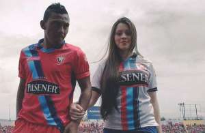 Los criollos mostraron su nueva camiseta para la temporada 2015. Foto: @LaRedEcuador