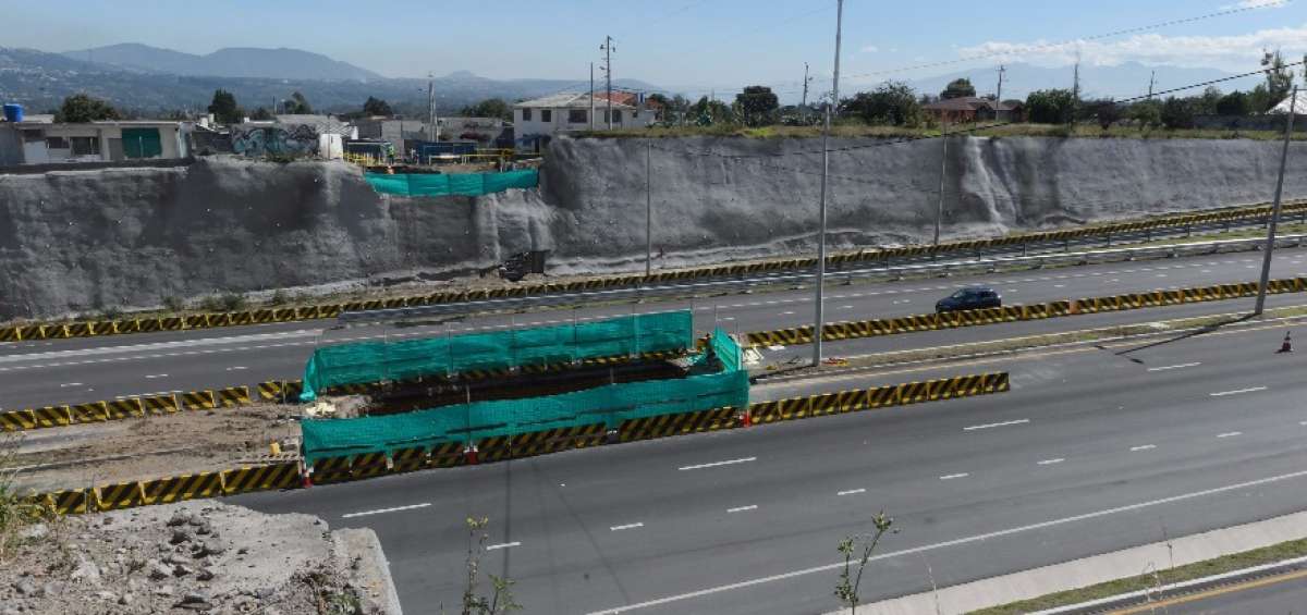 En Tumbaco se preve&iacute;a la construcci&oacute;n de 2 puentes, los cuales a&uacute;n no se concretan.