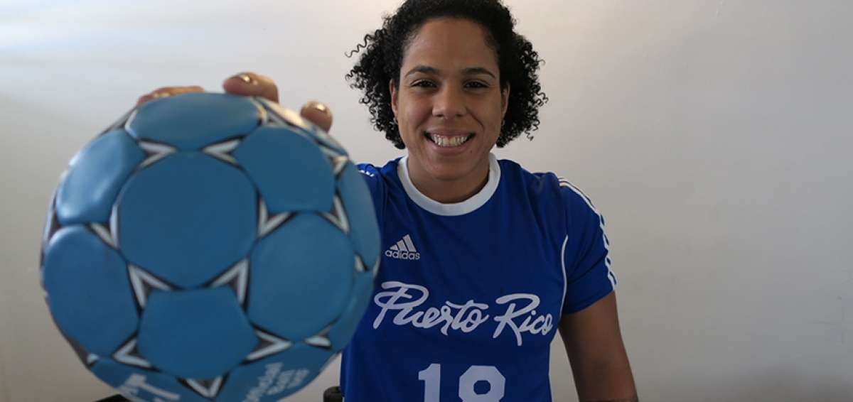Su primera gran experiencia internacional fue con la selecci&oacute;n nacional de Puerto Rico en los Juegos Centroamericanos y del Caribe 2006 de Cartagena.     