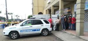 Padre e hijo jordanos fueron asesinados en barber&iacute;a de urbanizaci&oacute;n privada de La Aurora