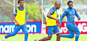 &Eacute;nner Valencia (centro) volvi&oacute; a la Selecci&oacute;n. Lo acompa&ntilde;an J&eacute;fferson Orejuela (izq.) y Luis Caicedo. 