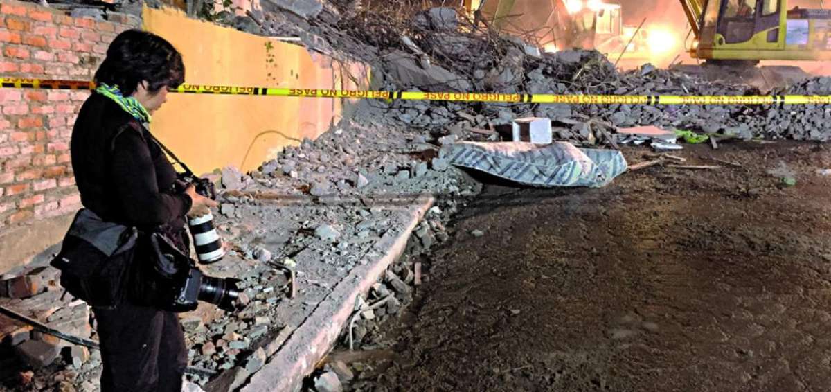 La censura del sollozo: catarsis de una periodista tras el terremoto de Ecuador