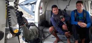 Los dos ciudadanos, de nacionalidad ecuatoriana, fueron sacados en helic&oacute;ptero.