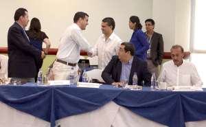 El ministro Rivadeneira se reuni&oacute; en Manta con representantes de la industria pesquera. Foto: Karly Torres | El  Telegrafo