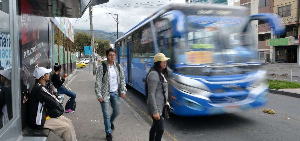 Las nuevas paradas inteligentes cuentan con conexiones a wifi y asientos, y est&aacute;n cubiertas para proteger a los usuarios del sol o la lluvia mientras aguardan la proximidad del transporte urbano.  
