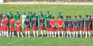 La plantilla de jugadores bolivianos se entrena en La Paz bajo la direcci&oacute;n del DT Julio C&eacute;sar Baldivieso. Foto: AFP