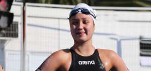 Samantha Ar&eacute;valo posa en la l&iacute;nea de partida de la prueba de aguas abiertas, que se disput&oacute; en la playa de Copacabana, en R&iacute;o de Janeiro.    
