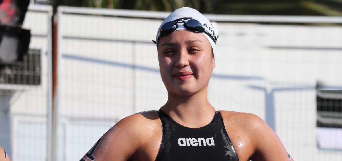 Samantha Ar&eacute;valo posa en la l&iacute;nea de partida de la prueba de aguas abiertas, que se disput&oacute; en la playa de Copacabana, en R&iacute;o de Janeiro.    