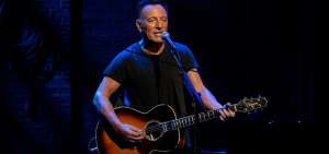 Bruce Springsteen, conocido como &ldquo;The Boss&rdquo; (El Jefe), inici&oacute; su carrera musical en 1973, lo que le acredita 46 a&ntilde;os en los escenarios. 