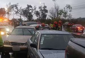 El choque en la avenida Sim&oacute;n Bol&iacute;var en Quito gener&oacute; congesti&oacute;n y atenci&oacute;n de emergencias.
