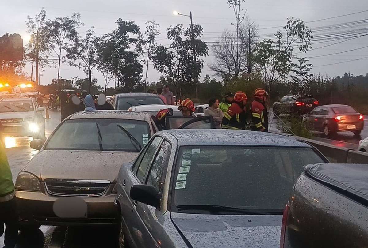 El choque en la avenida Sim&oacute;n Bol&iacute;var en Quito gener&oacute; congesti&oacute;n y atenci&oacute;n de emergencias.