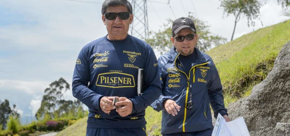 El entrenador de la selecci&oacute;n sub-17, Gonzalo Alcocer (izq.), junto a su asistente t&eacute;cnico, &Aacute;lvaro Proa&ntilde;o. Ambos manejan el grupo desde hace dos a&ntilde;os. 
