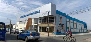 El nuevo centro de abastos tiene patio de comidas, con venta de caldo de bagre, gallina, etc. Adem&aacute;s dispone de un mirador tur&iacute;stico.