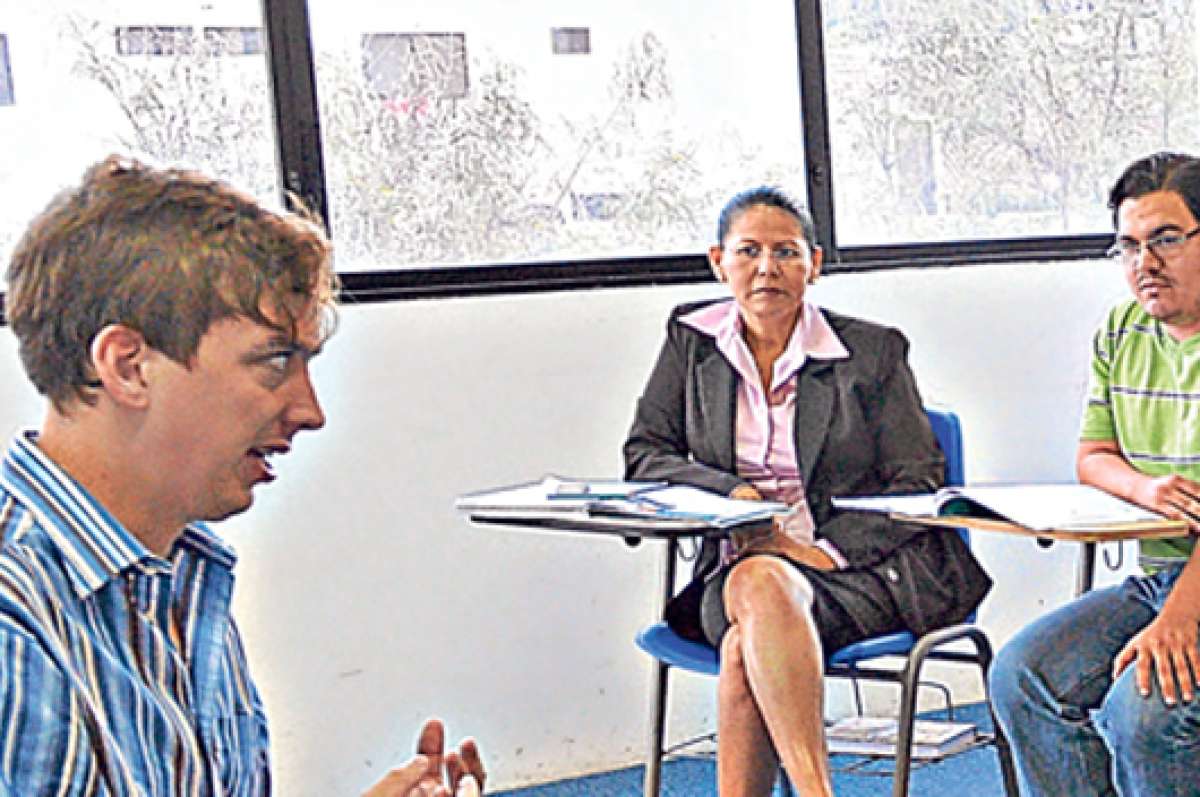 En British School of Language, maestros brit&aacute;nicos preparan en ingl&eacute;s a los estudiantes previo al viaje. Foto: Eduardo Escobar / El Tel&eacute;grafo