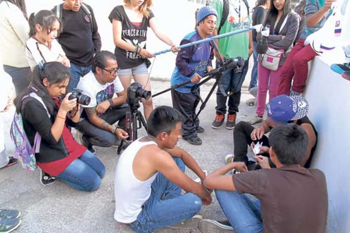 Los adolescentes trabajaron varias semanas en producir el film contra las drogas.