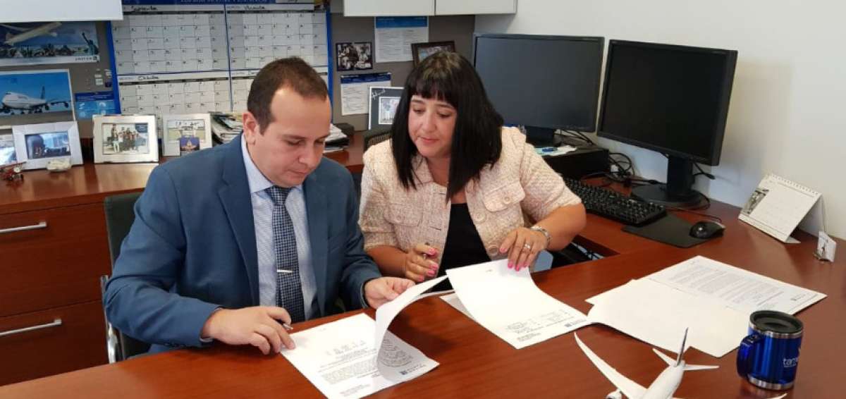 Los documentos fueron firmados el jueves 12 de julio en las instalaciones de la matriz de carga de United Airlines en Chicago.