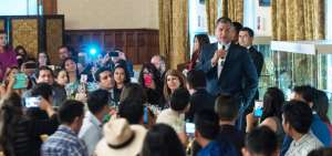 Beneficiarios de becas en el exterior se reunieron con el presidente Rafael Correa, en el Palacio de Gobierno.
