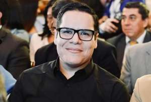 El intercambio de mensajes entre autoridades se da en medio de la investigaci&oacute;n por el caso Triple A. 