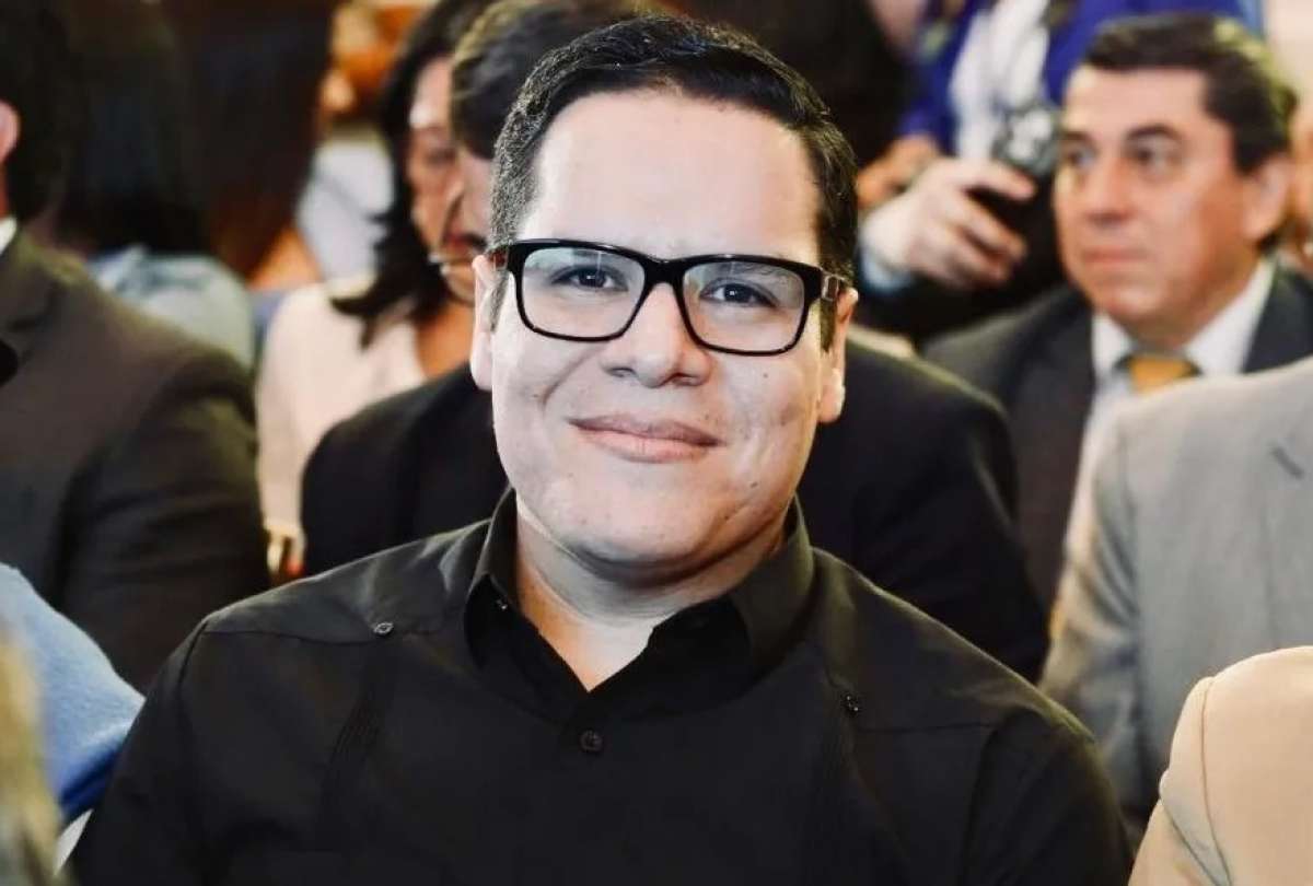 El intercambio de mensajes entre autoridades se da en medio de la investigaci&oacute;n por el caso Triple A. 