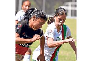 La pr&aacute;ctica del f&uacute;tbol une a los moradores de los barrios de Quito
