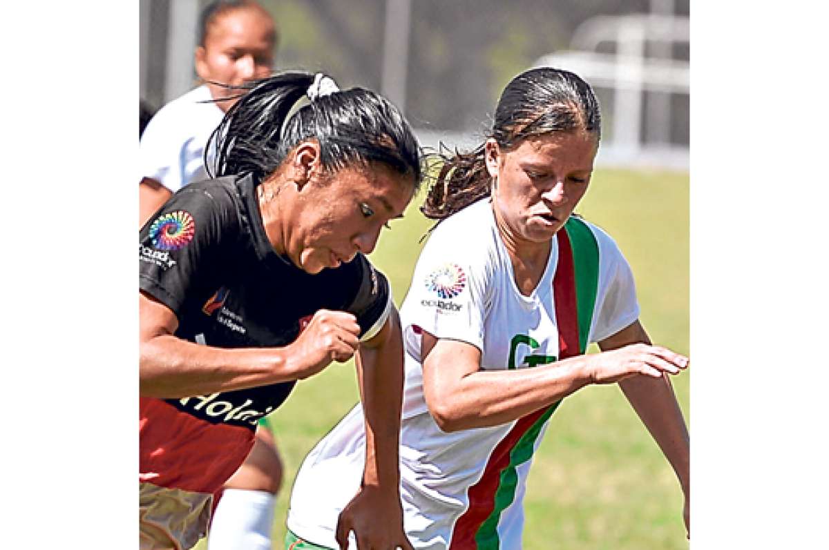La pr&aacute;ctica del f&uacute;tbol une a los moradores de los barrios de Quito