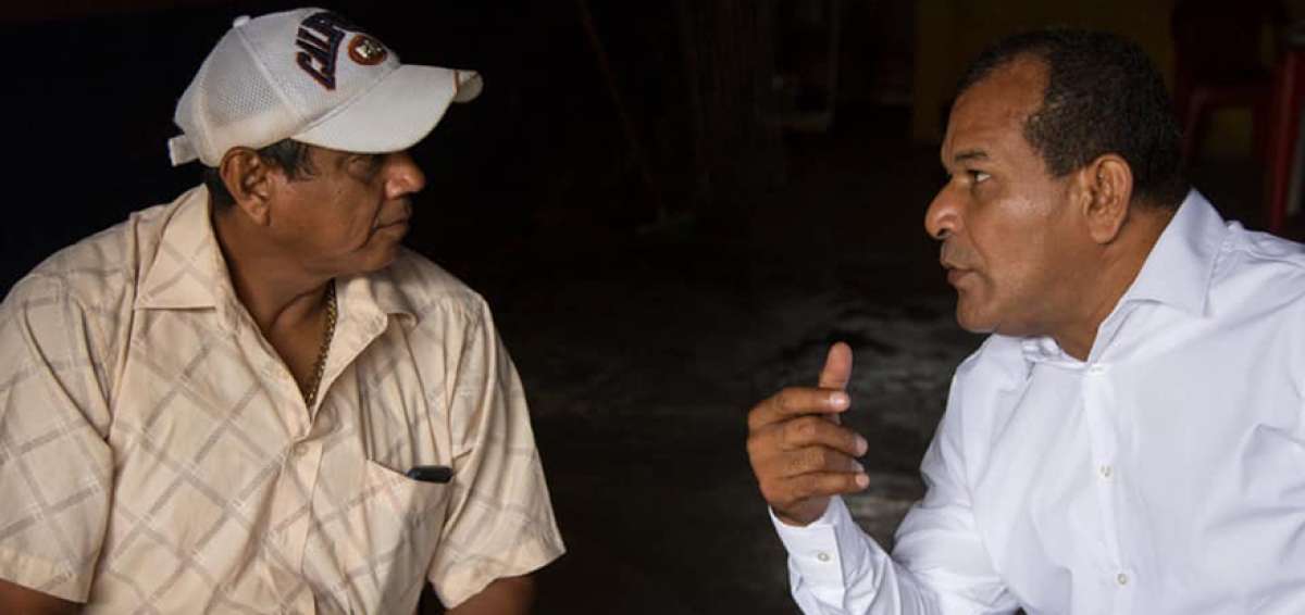 Jimmy Salazar (derecha) fue candidato a prefecto provincial en los comicios de 2019.