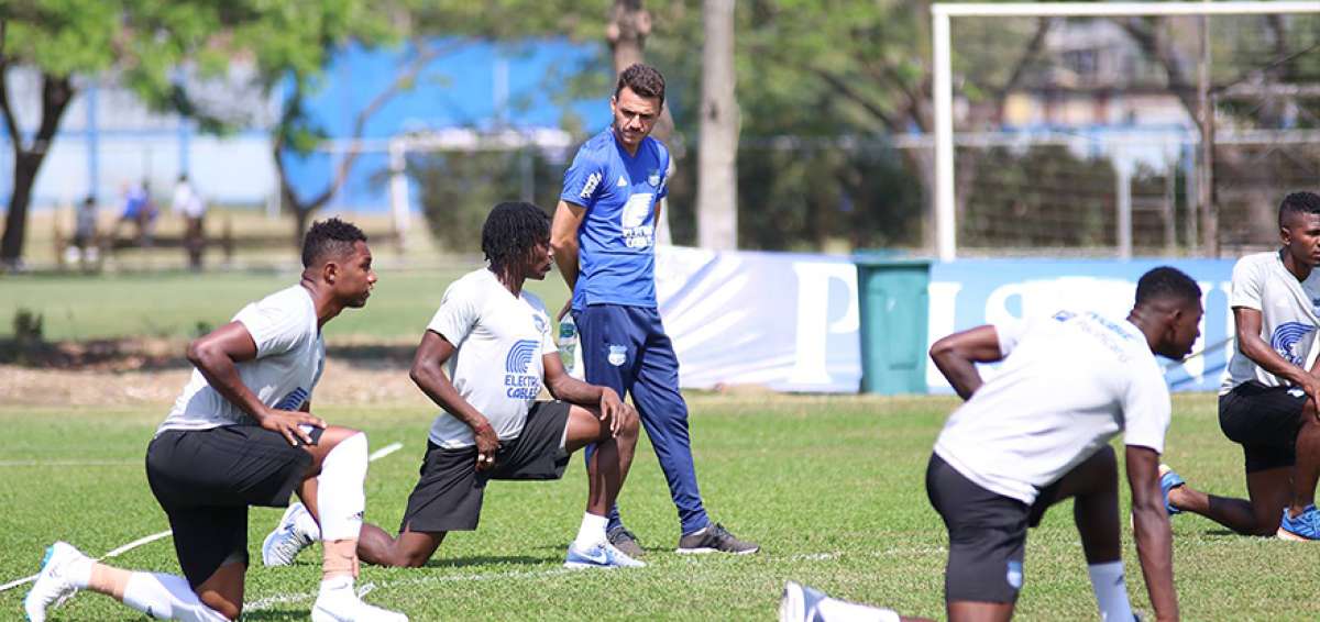 Emelec recupera a Paredes y Caicedo va como volante
