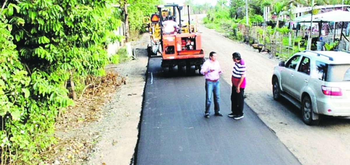 Prefectura de Los R&iacute;os asfalta v&iacute;a para reactivar zona maicera de la provincia
