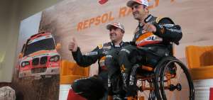 En esta edici&oacute;n del Dakar habr&aacute; participantes con discapacidad, como el caso de Isidre Esteve (derecha), quien estar&aacute; en el equipo Repsol. 