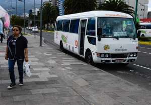 Hasta el momento, los transe&uacute;ntes no utilizan los buses que fueron contratados para agilitar la movilizaci&oacute;n en esta temporada festiva. Foto: &Aacute;lvaro P&eacute;rez / EL TEL&Eacute;GRAFO