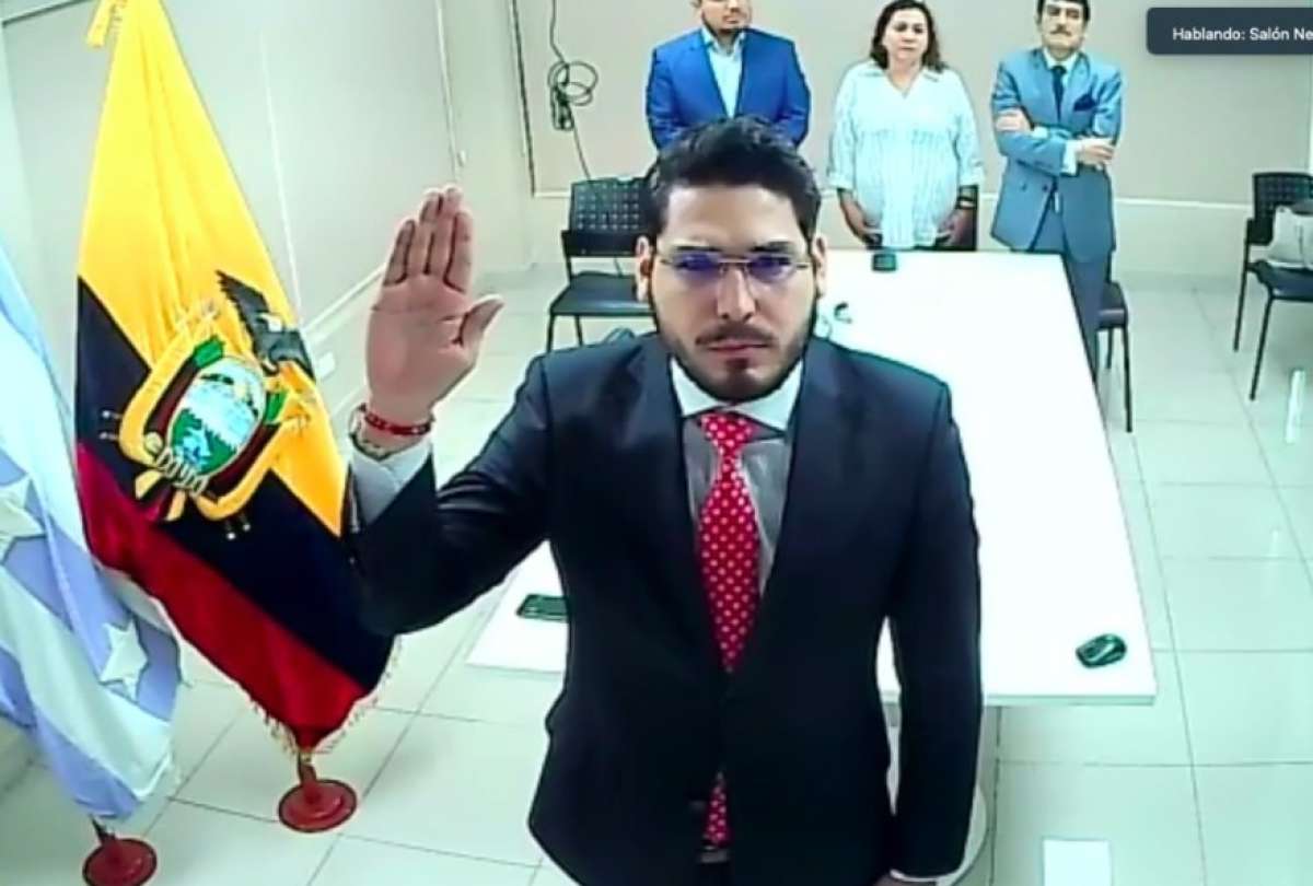 Raúl González juró en el cargo como nuevo Superintendente de Bancos.