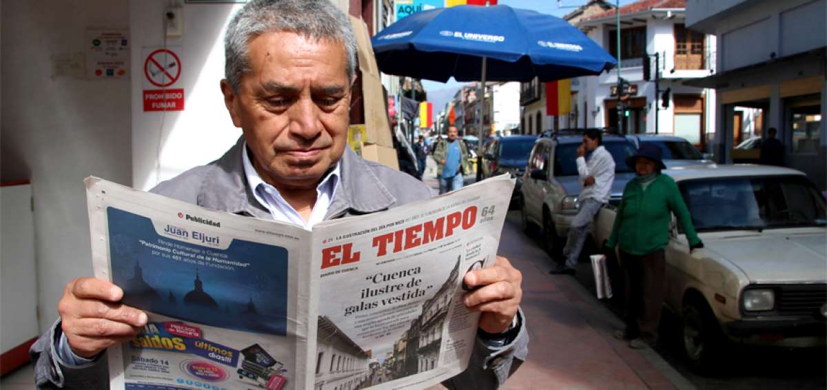 Jaime Guerrero, lector frecuente de diario EL TIEMPO, no quiso perderse la nueva edici&oacute;n que circul&oacute; desde ayer.