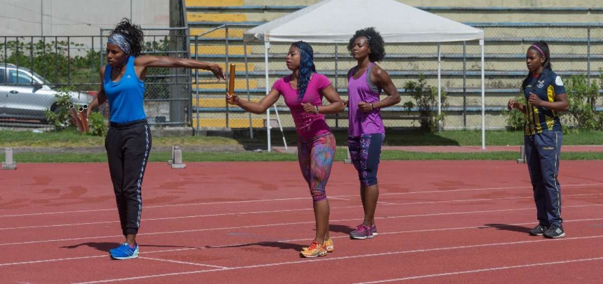 El relevo ecuatoriano 4x100 lo integran &Aacute;ngela Tenorio, Yuliana Angulo, Marizol Land&aacute;zuri, Romina Cifuentes y Maribel Caicedo.