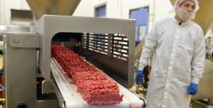 Cada porci&oacute;n de 50 gramos de carne procesada consumida diariamente aumenta el riesgo de c&aacute;ncer colorrectal en un 18%.