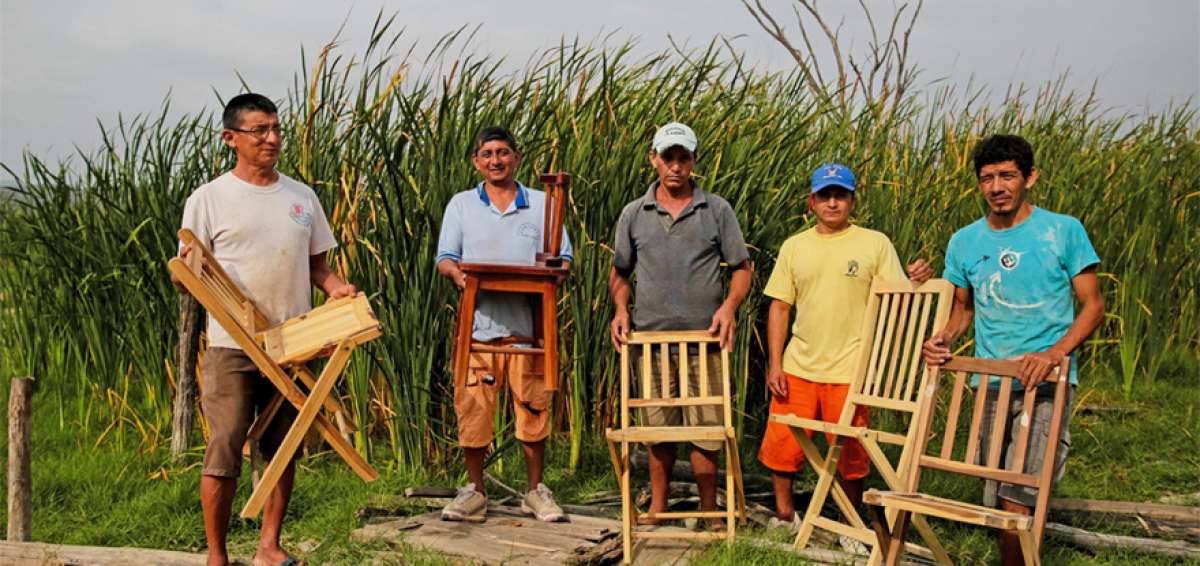 En el taller Manzano en Rocafuerte se elaboran docenas de sillas de tijera. Sus fabricantes se sienten orgullosos de mantener la tradici&oacute;n y esperan que contin&uacute;e.