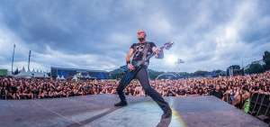 El festival tendr&aacute; &aacute;reas de restauraci&oacute;n y zonas de firma de aut&oacute;grafos, tambi&eacute;n un tercer escenario, el Carpa Rock Tent, para actividades paralelas.