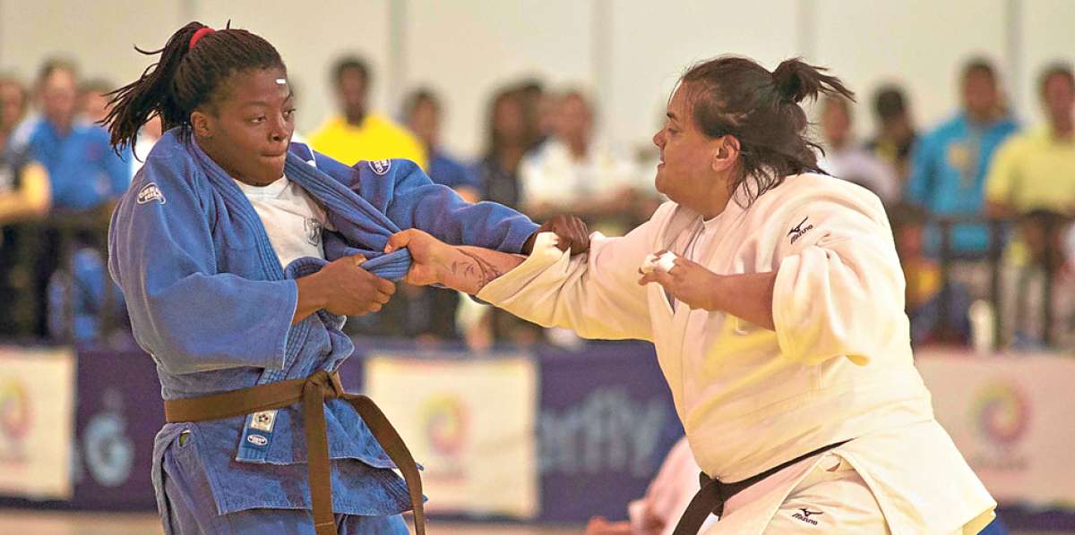 Marlin Viveros (izq.) forma parte de la selecci&oacute;n que pelear&aacute; en Chile. Ella lo har&aacute; en la divisi&oacute;n +100 kg. Foto: Cortes&iacute;a
