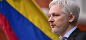 Ecuador dialoga con Assange para buscar una soluci&oacute;n